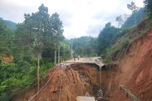 Quảng Ngãi công bố tình huống khẩn cấp thiên tai do mưa, lũ gây ra trên các tuyến đường bộ