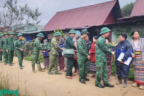 Một phần lực lượng tìm kiếm người mất tích ở xã Hùng Sơn rút khỏi hiện trường