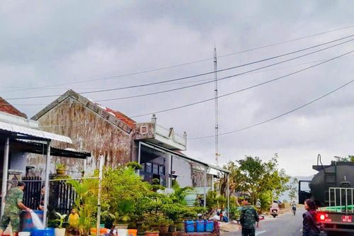 Quân khu 5 hỗ trợ nước sạch cho bà con vùng lũ Đắk Lắk