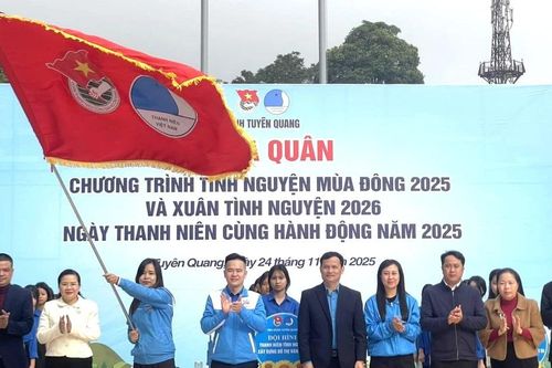 Tuổi trẻ Tuyên Quang mang mùa Đông ấm lên biên giới