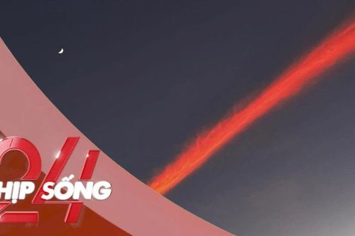 NHỊP SỐNG 24: Dải mây hồng vắt ngang trên bầu trời Hong Kong (Trung Quốc) trong vụ cháy lịch sử