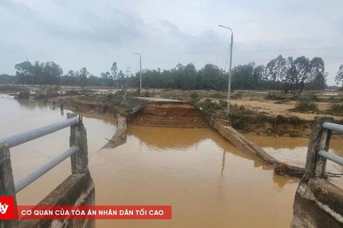 Xây cầu tạm khẩn cấp tại Duy Phước để khôi phục giao thông sau mưa lũ