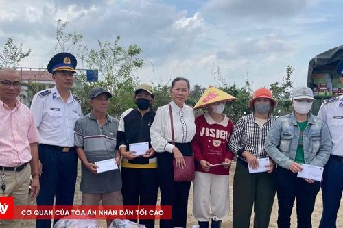 Hành trình 'Công lý và trái tim' tiếp tục sưởi ấm bà con vùng lũ lụt