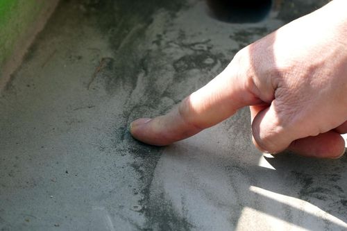 Người dân Thanh Hóa bất an vì bụi đen phủ kín nhà cửa, không khí ngột ngạt