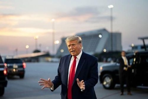 Ông Trump yêu cầu cử thêm 500 vệ binh tới thủ đô sau vụ nổ súng gần Nhà Trắng
