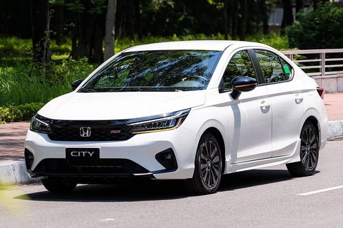 Đua nhau giảm giá xe sedan cỡ B, các hãng muốn 'chốt' doanh số sớm