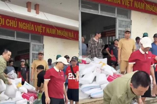 Tuấn Hưng đến Đắk Lắk hỗ trợ bà con sau 2 tuần tang lễ mẹ