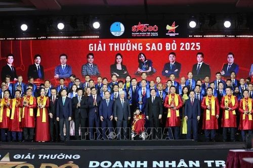 Trao Giải thưởng Sao Đỏ 2025 cho 11 doanh nhân trẻ xuất sắc