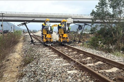 Ngành đường sắt ưu tiên giải phóng tàu hàng ùn ứ