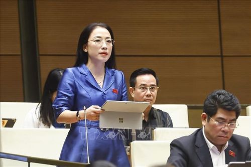 Lạm dụng AI, nguy cơ 'người biến thành máy trước khi máy biến thành người'