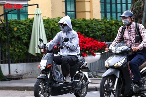 Bão số 15 đổi hướng và tiếp tục di chuyển chậm