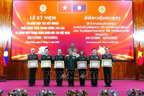 Việt Nam - Lào hướng tới những thành tựu mới về y học quân sự