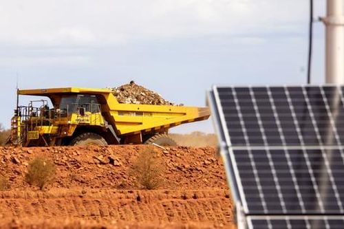 Dự án điện gió lai điện mặt trời khổng lồ thắp sáng 'thủ phủ' khai thác vàng