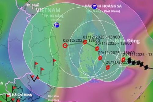 Bão số 15 Koto vẫn giật cấp 15, đảo hướng 'dị thường'