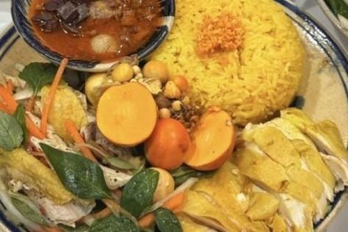 Cách làm cơm gà Hội An chuẩn vị, ai cũng gật gù khen ngon