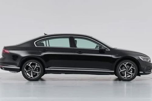 Xe sedan công suất 217 mã lực, thiết kế cá tính, giá 670 triệu, so kè với Toyota Camry
