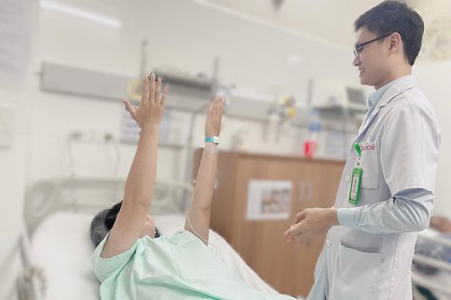 Giúp bệnh nhân thoát 'lưỡi hái tử thần' bằng tái thông toàn bộ xoang tĩnh mạch não