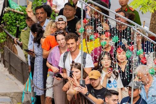 Du lịch Hà Nội lên 'dây cót' vượt xa mục tiêu năm, đón 31 triệu lượt du khách trong 11 tháng
