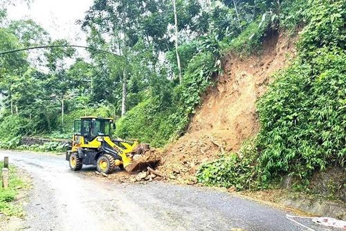 Pù Luông khắc phục đường hư hỏng phục vụ du lịch