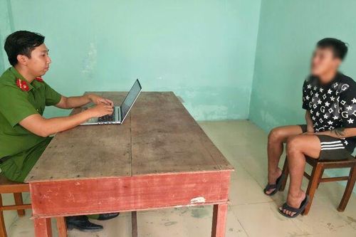 Tạm giữ hình sự đối tượng cướp giật tài sản