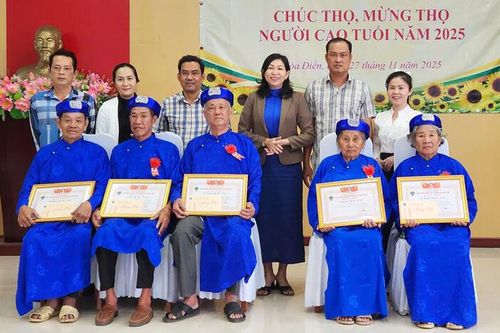 Xã Hòa Điền tổ chức mừng thọ cho 76 người cao tuổi