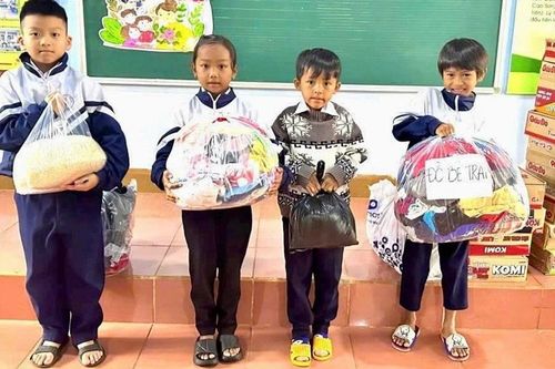 Nghĩa cử đẹp của học sinh hướng về vùng lũ