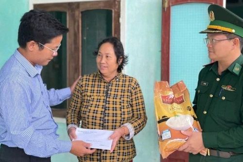 Bộ đội Biên phòng đồng hành cùng bà con tái thiết cuộc sống