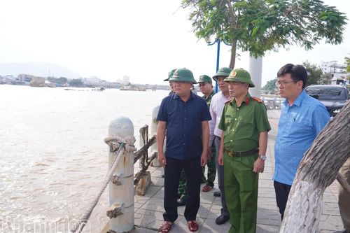 Chủ tịch UBND tỉnh Trần Phong: Tuyệt đối không chủ quan với cơn bão số 15