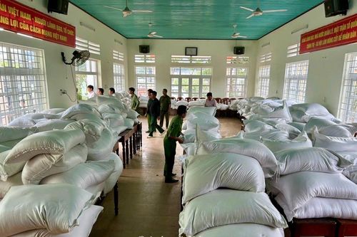 Hoàn thành vận chuyển 2.000 tấn gạo dự trữ quốc gia về các địa phương để cấp phát cho người dân