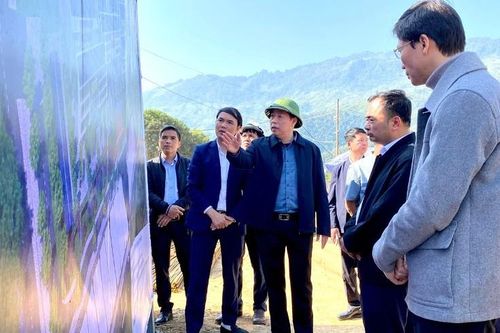 Đồng chí Hà Quang Trung - Phó Bí thư Tỉnh ủy, Chủ tịch UBND tỉnh kiểm tra tiến độ xây dựng trường liên cấp Tiểu học và THCS xã Phong Thổ
