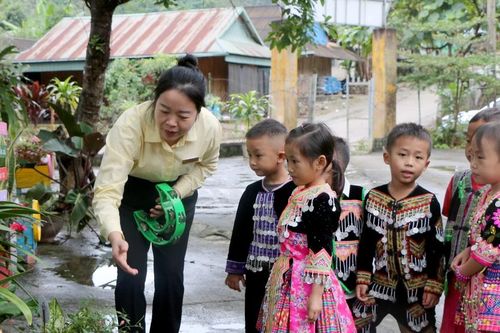 Lan tỏa vẻ đẹp trang phục truyền thống trong trường học vùng cao