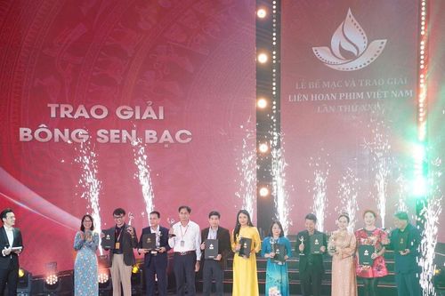 Phim VTV đoạt giải: Sự thật về phi công Mỹ phản chiến ở Hỏa Lò