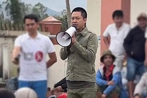 Tuấn Hưng đến Đắk Lắk cứu trợ sau 2 tuần mẹ qua đời