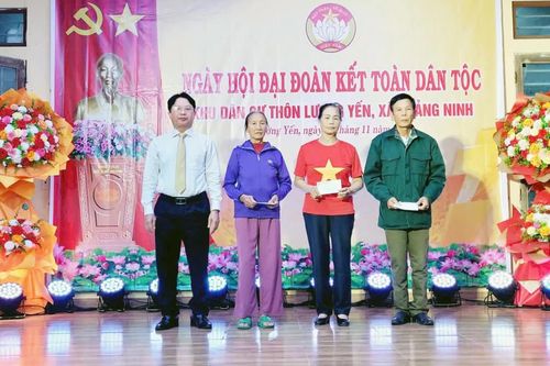 Quảng Ninh: Ủng hộ Quỹ 'Vì người nghèo' hơn 490 triệu đồng