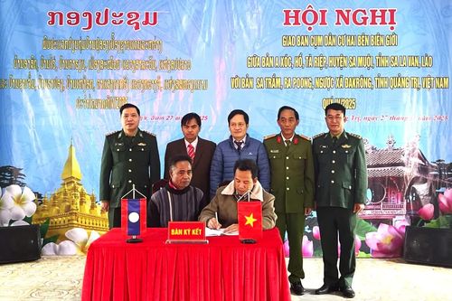 Giao ban cụm dân cư hai bên biên giới Việt Nam-Lào
