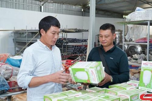 Về Mường É