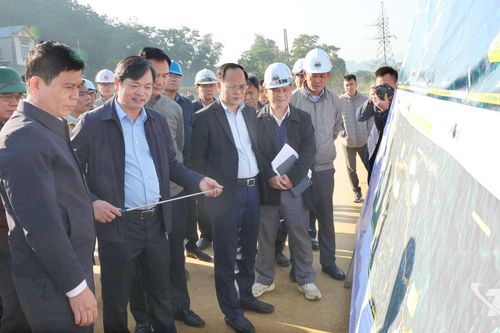 Thứ trưởng Bộ Xây dựng Lê Anh Tuấn kiểm tra tiến độ dự án cao tốc Chợ Mới - Bắc Kạn