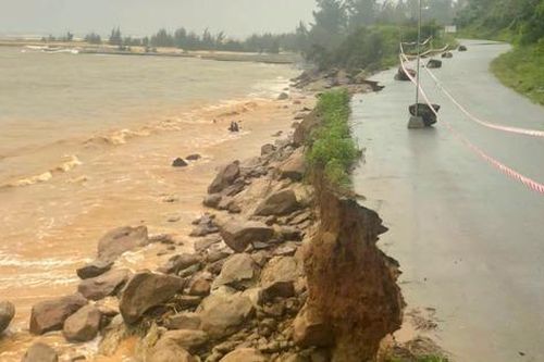 Bộ Xây dựng yêu cầu trực 24/24h ứng phó bão số 15: Kích hoạt mức cảnh báo cao nhất