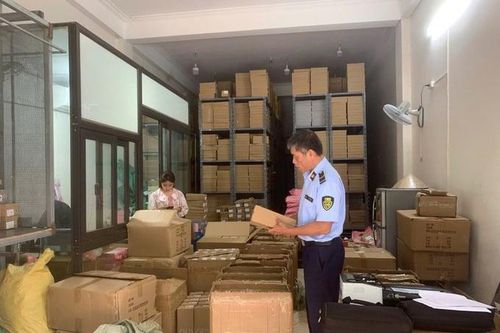 Hà Nội thu giữ số lượng lớn sản phẩm nghi giả nhãn hiệu ZARA