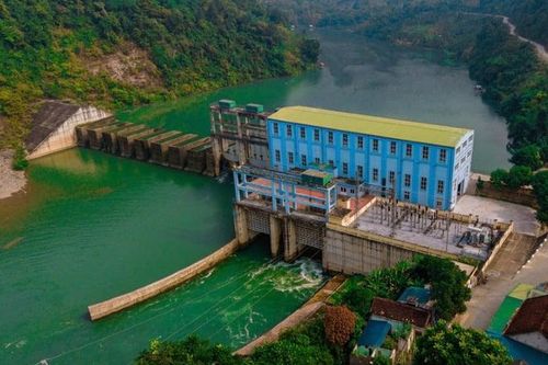 Người thân lãnh đạo Thủy điện Hủa Na vừa bán ra toàn bộ 251.800 cổ phiếu HNA