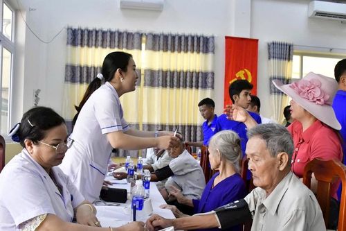 An Giang: Người dân vùng căn cứ cách mạng được khám bệnh, nhận thuốc miễn phí