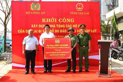 Ấm lòng những lá thư cảm ơn gửi từ người dân vùng lũ Gia Lai