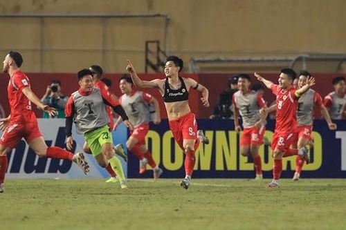 CLB Bóng đá Công an Hà Nội ngược dòng giành chiến thắng trên sân nhà