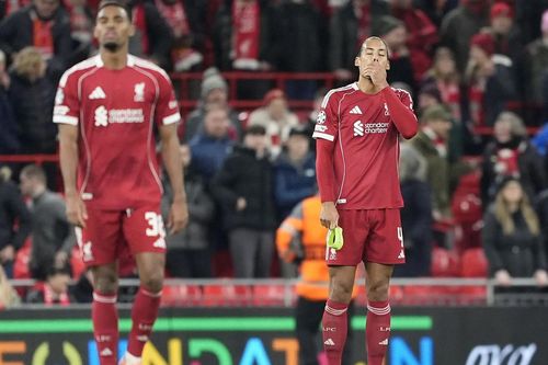 Liverpool thảm bại trên sân nhà