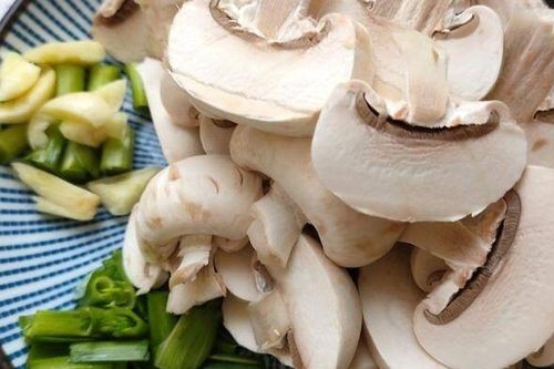 Loại rau duy nhất giàu vitamin D đem xào đơn giản nhưng cực ngon và bổ