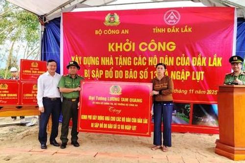 Bộ Công an khởi công xây dựng nhà tặng các hộ dân bị sập đổ do bão lũ tại Đắk Lắk