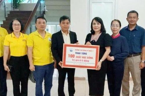 TP Hồ Chí Minh: Một trường nghề trao 6 tỷ đồng học bổng cho học sinh vùng bão lũ