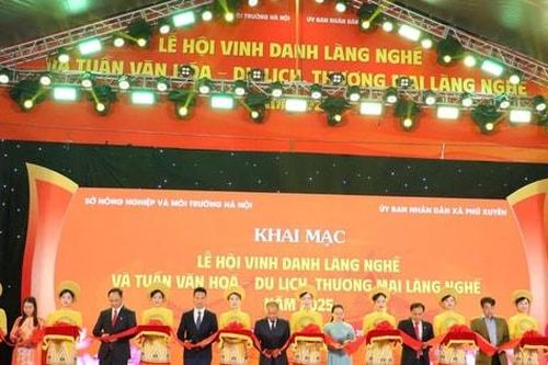 Phú Xuyên khai mạc 'Lễ hội vinh danh làng nghề và Tuần văn hóa - du lịch, thương mại làng nghề 2025'