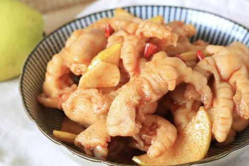 Chân gà sốt Thái hương lê: Món 'nhắm chơi chơi' mà hết veo cả đĩa