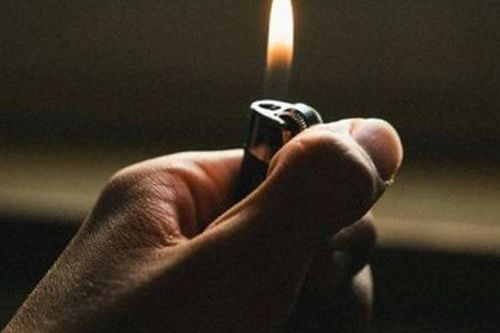 Say rượu nuốt bật lửa gas, 30 năm sau lấy khỏi dạ dày, bật lửa vẫn dùng tốt